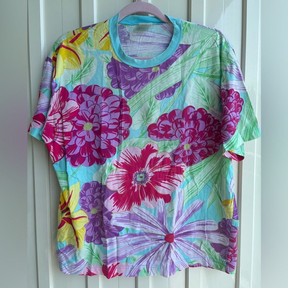Floral Tee 🌸🌺💐🪷🌷